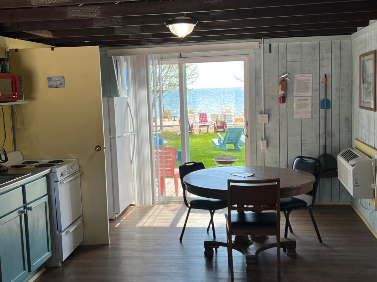 Paradise Beach resort Tawas City Exterior foto