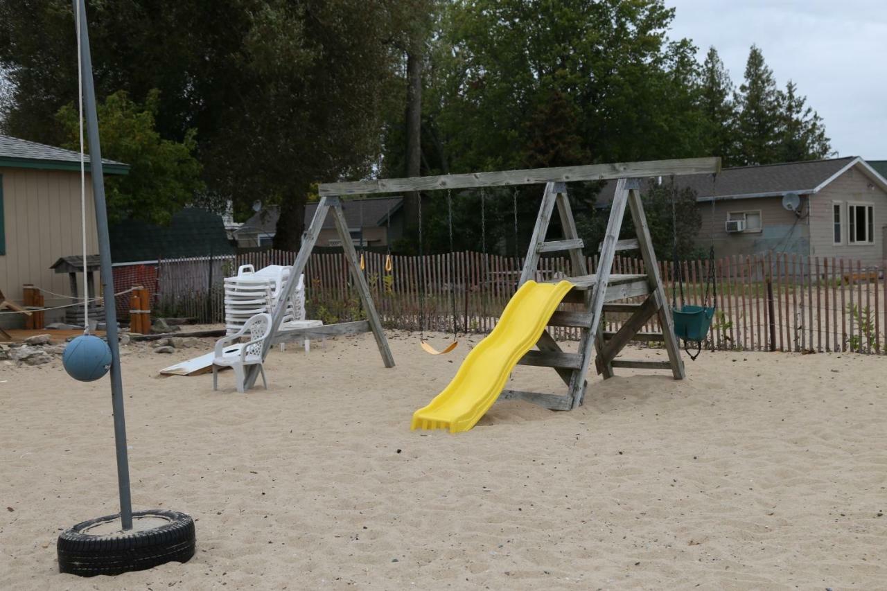 Paradise Beach resort Tawas City Exterior foto